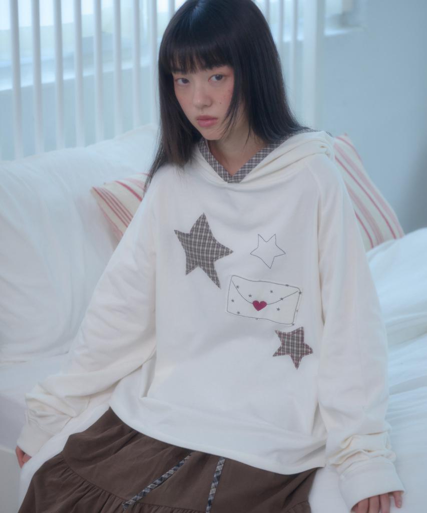 AMBLER By Letter Applique Embroidered Raglan Hooded Long Sleeve Ajs303 (Ivory)