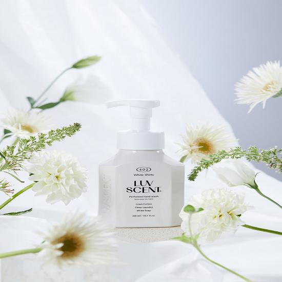 LUV SCENT Hand Wash 300ml (Choose 1 of 2 types) (White Shirt/Flower Market)