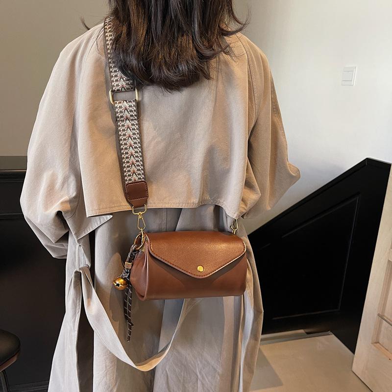 Premium Textured Bag Women's 2025 New Popular Niche Messenger Bag Fashionable Tofu Bag Small Square Bag