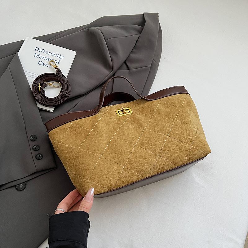 High-value underarm bag women s autumn new niche retro urban commuter shoulder handbag tide