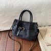 Retro Handbag, Fashionable Crossbody Bag, Exquisite Shoulder Bag
