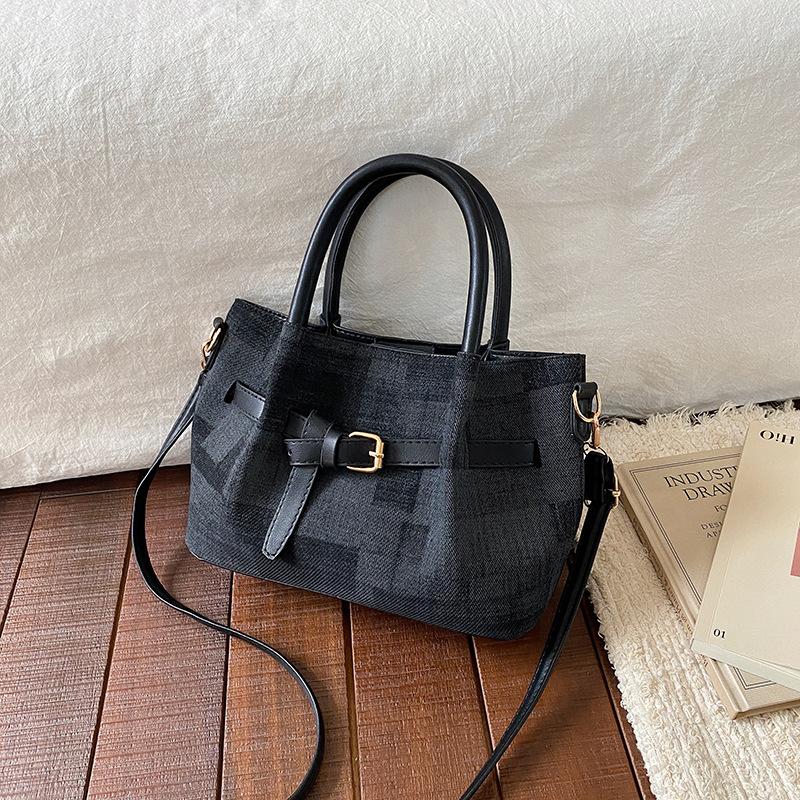 Retro Handbag, Fashionable Crossbody Bag, Exquisite Shoulder Bag