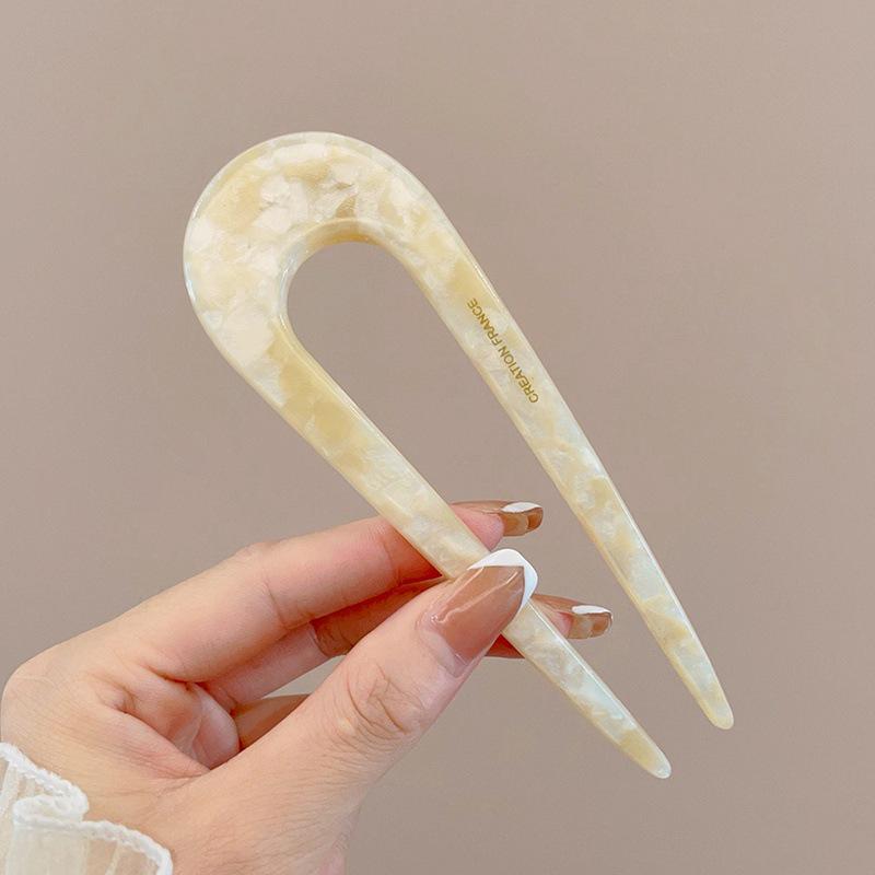 

Роскошная жемчужная шпилька U-образной формы: Четырехзубцовая расческа для надежных пучков.