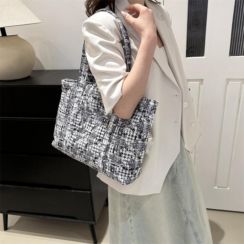 Fashionable And Practical Womens Shopping Bag With Unique Street Style Design