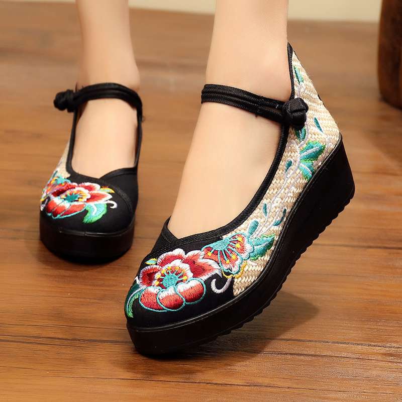 Ethnic style embroidered shoes Laobei cloth shoes women's shoes autumn shallow mouth strap embroidered shoes square dance dancing shoes mother shoes