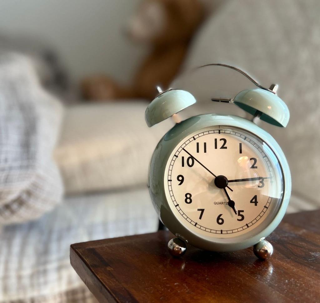 DEMI Analog Alarm Silent Classic Antique Battery Quick Round 5 Colors LOUS. Clock, Movement, Bell, Style, Cute, Stylish, Operated, Portable, Alarm,