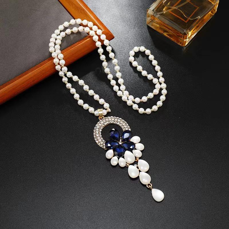 Korean Fashion Flower Sweater Chain Necklace - Autumn/Winter Women's High-End Cat's Eye Camellia Pendant.