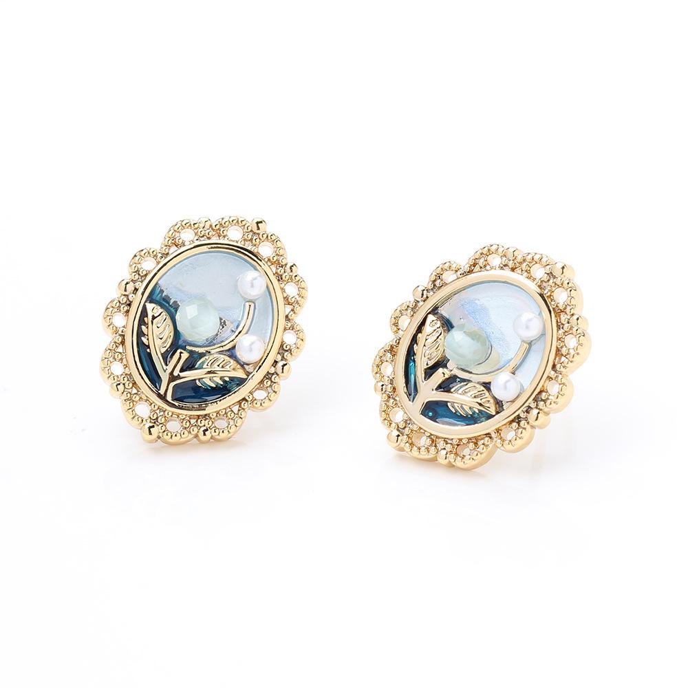 French oil painting style girl pearl earrings niche light luxury high-end stud earrings hollow zircon enamel earrings золотой