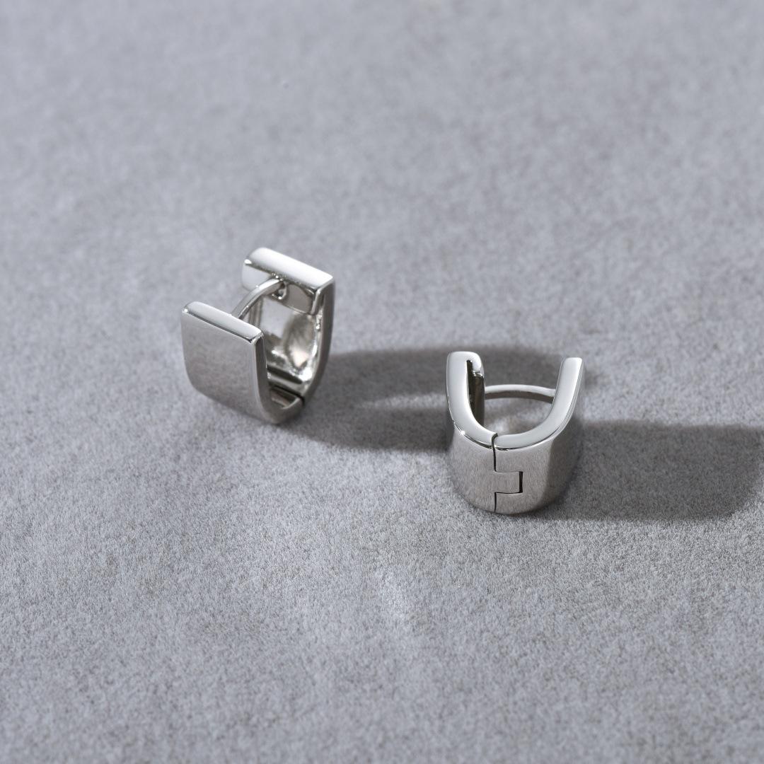 

Fashion Light Luxury Simple Commuting Essential Earrings Niche Design U Shape Ear Buckle Personality Temperament Earrings