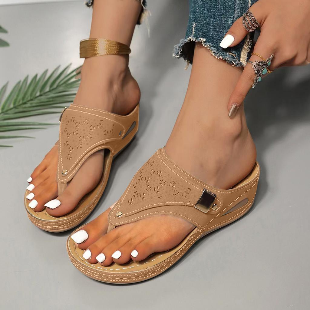Women's Solid Color Round Headed Thick Soled Fashionable Hollow Slippers