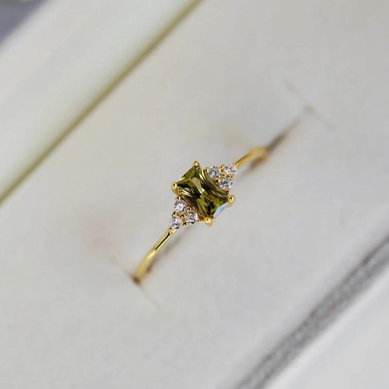 Neu in Kleinem Frischem Moosgrünem Quadrat Glänzender Edelstein Extrem Gestapelter Ring Mode Vintage Fortgeschrittener Sinn Feiner Schmuck für Frauen