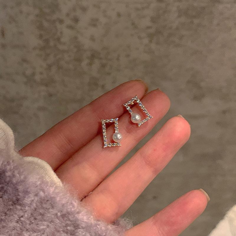 

925 Sterling Silver Square Pearl Stud Earrings - Cold Style, Minimalist 2021 Trend