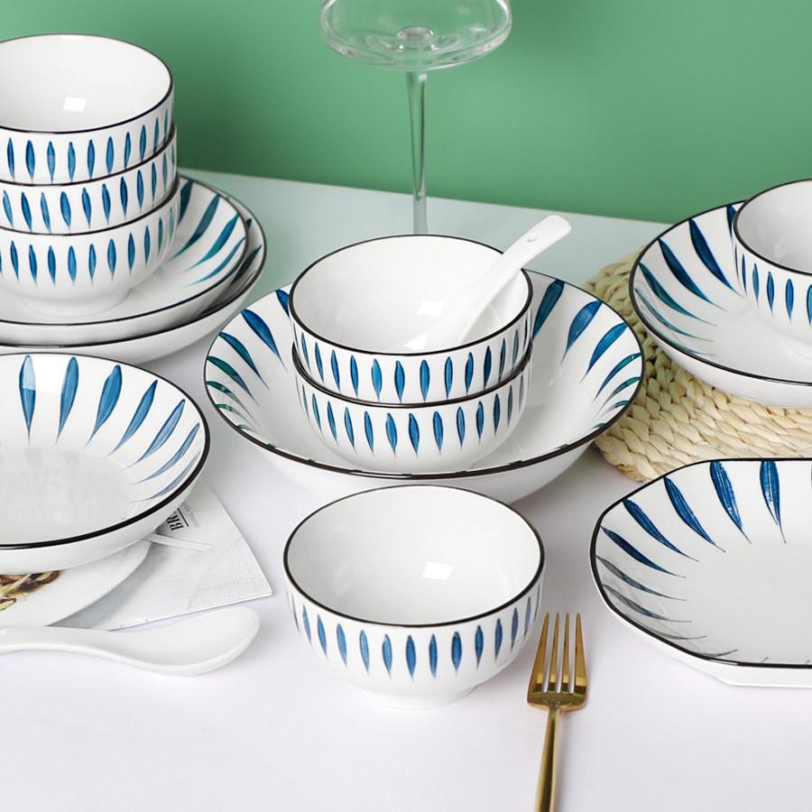 Japanese 10-Person Tableware Set: Creative Rice Bowls, Plates, and Noodle Bowls Combination.