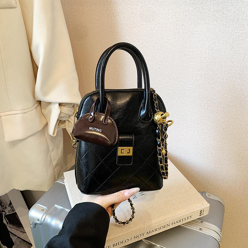 Bags Women's Niche Fashion Versatile High Sense Shoulder Messenger Newspaper Early Autumn New Portable Simple Mobile Phone Shell Bag