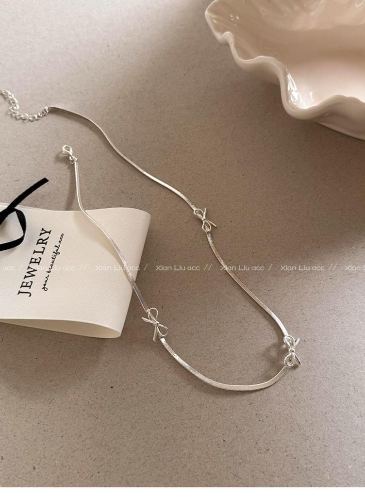 2025 Women's Minimalist Snake Bone Necklace: Light Luxury, Exquisite Design