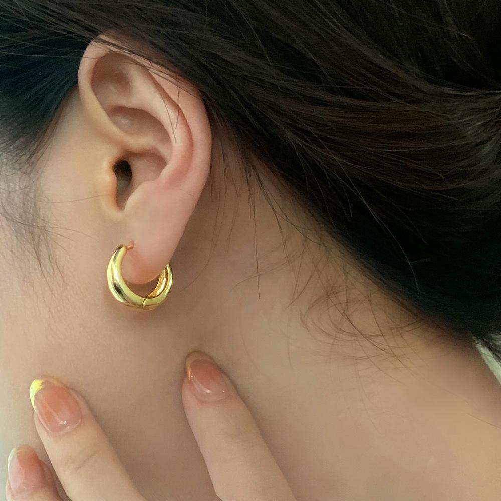 Minimalist 2024 Gold Hoop Earrings - New Trendy Niche High-End Cold Style Ear Cuffs