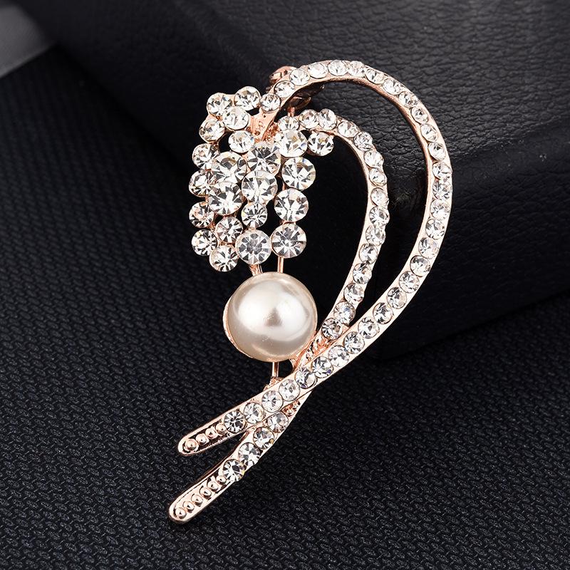 High-End Korean Alloy Scarf Buckle with Diamond, Pearl, and Brooch Pin Accessories
