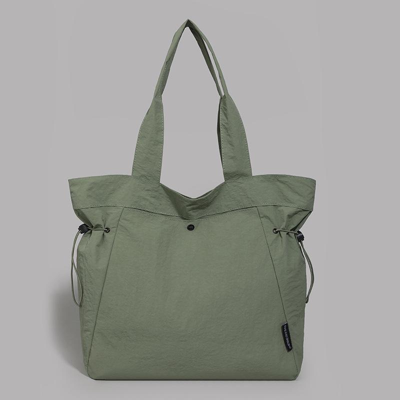 Simple and fashionable 2025 summer new fashion shoulder bag women's casual solid color large-capacity tote commuter bag