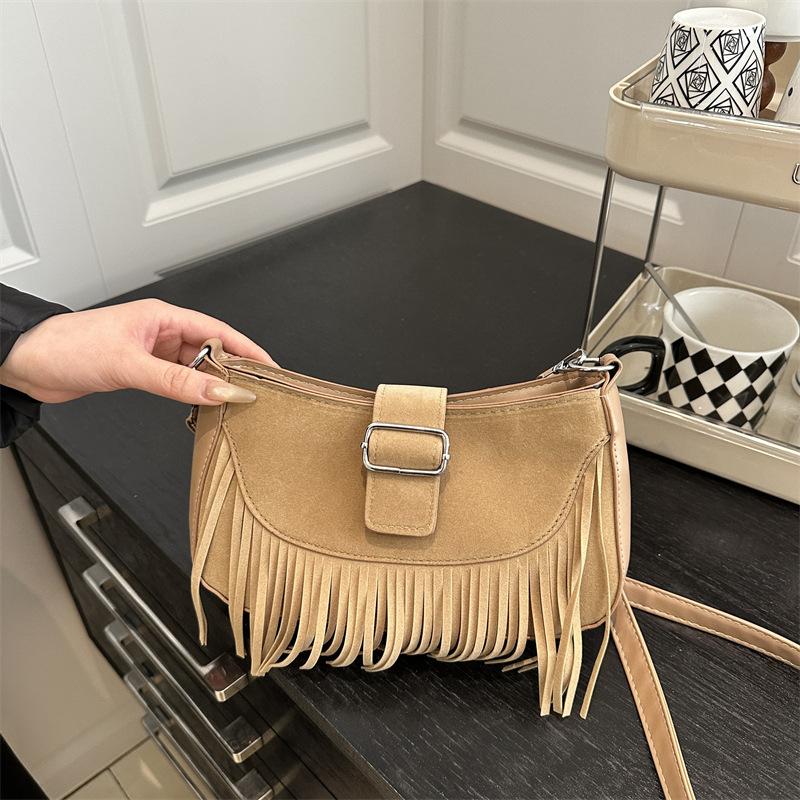 Premium retro matte fringed bag autumn new fashion versatile saddle bag trendy women's shoulder messenger bag
