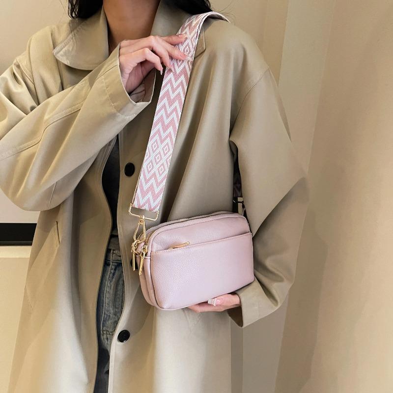 Chic Vegan Crossbody Bag Minimalist & Fashion-Forward PU Shoulder Bag for Women Simple and Versatile Small Square Bag