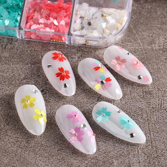 1 krabička dekorace na nehty realisticky vypadající voděodolné PET 3D květinové okvětní lístky DIY dekorace na nehty flitry nehtové potřeby