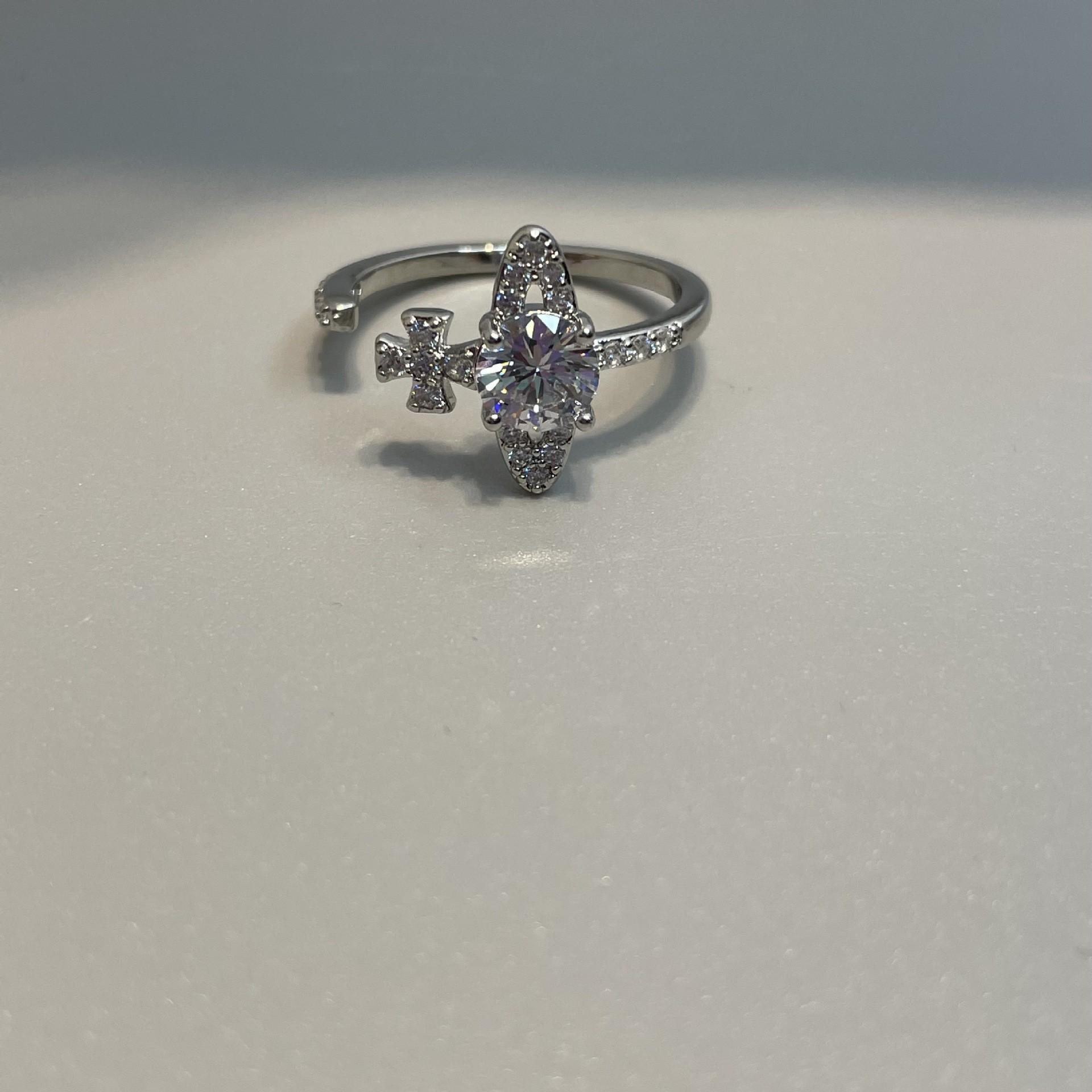 

Кольцо с регулируемой геометрической буквой и цирконием в форме бриллианта — в стиле вдовствующей императрицы Цыси