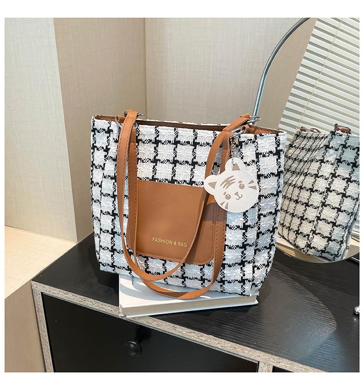 Summer Handbag 2025 New Fashionable Plaid Shoulder Armpit Bag Casual Class Commuter Tote Bag