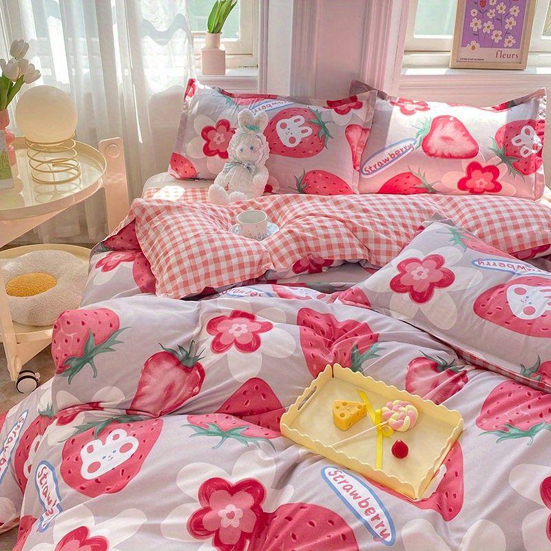 Modrý kostkovaný jahodový medvěd Čtyřdílný povlak na přikrývku Prostěradlo pro ubytovnu Třídílné povlečení