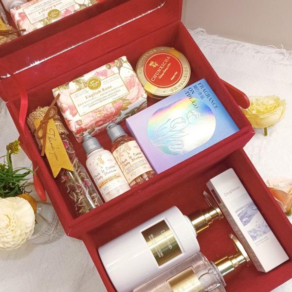 Elegant Gift Box for Nurses, Bridesmaids, Best Friends, Sisters, and Girlfriends – Perfect for Mother's Day, Birthdays, or Store Anniversaries