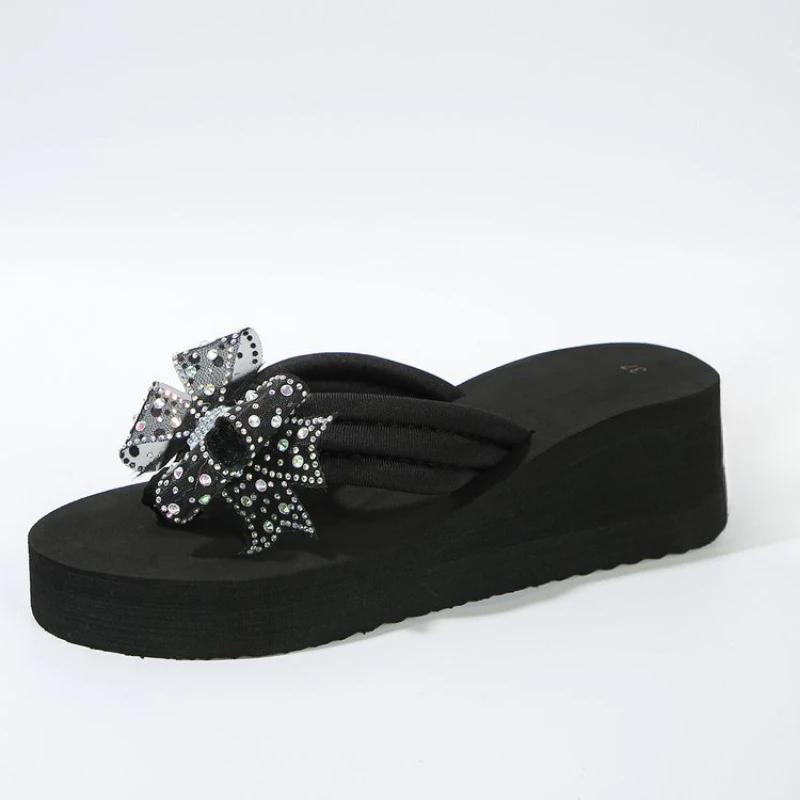 

Женские дизайнерские сандалии Женские сандалии Модные с бантом, симпатичные новые узоры, шлепанцы на танкетке, летние повседневные сандалии 36