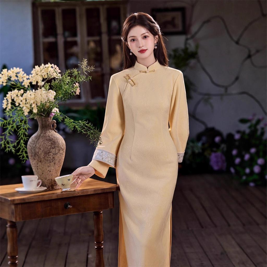 1011 autumn new cheongsam high-end national style yellow women's cheongsam cuffs heavy industry embroidery improved long cheongsam