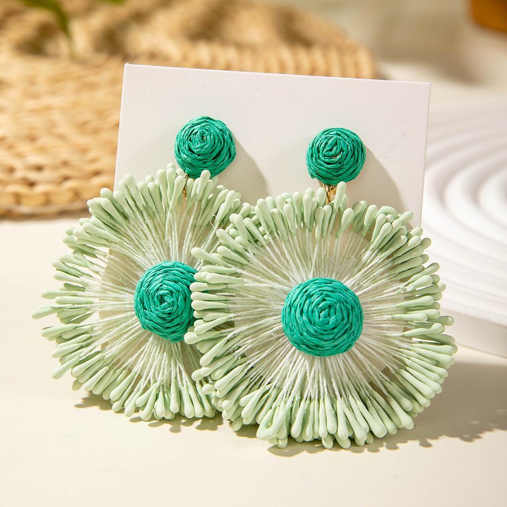 Exquisite temperament flower earrings, geometric exaggerated matte stud earrings