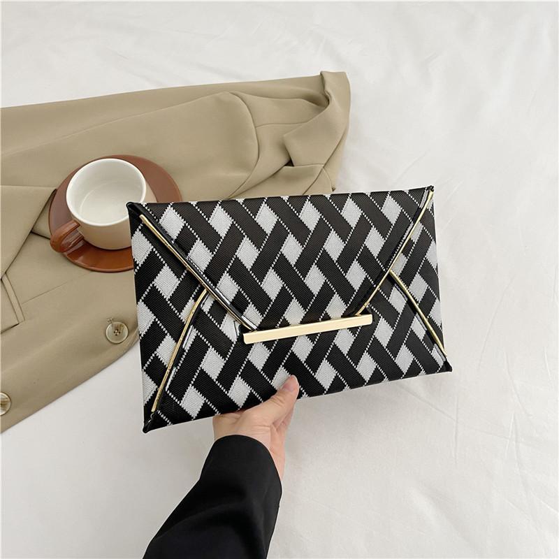 

Женская сумка 2024 года, летняя новая тенденция, мода, популярная текстура, маленькая сумка, повседневная, цепная, переносная, подмышечная сумка чёрный