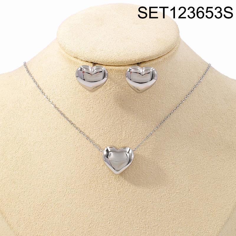 Gold-Plated Titanium Steel Heart Necklace  Earring Set - Elegant High-End Fashion Clavicle Chain for Women.