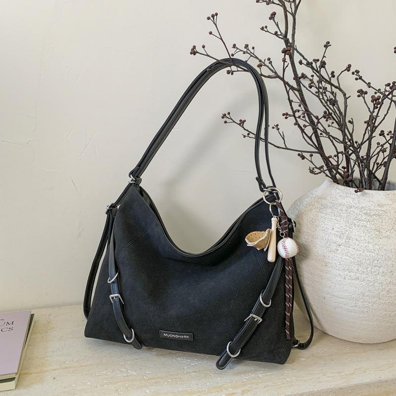 Niche backpack women's autumn and winter new retro shoulder bag large-capacity commuter messenger bag