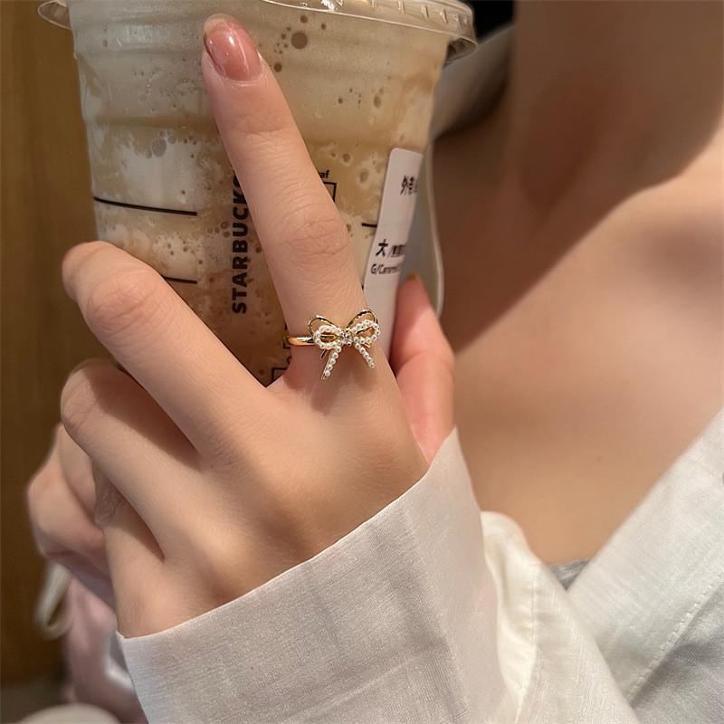 

Trendy Twopiece Pearl Bowknot Ring Set For Women With Exquisite Summer Vibe
