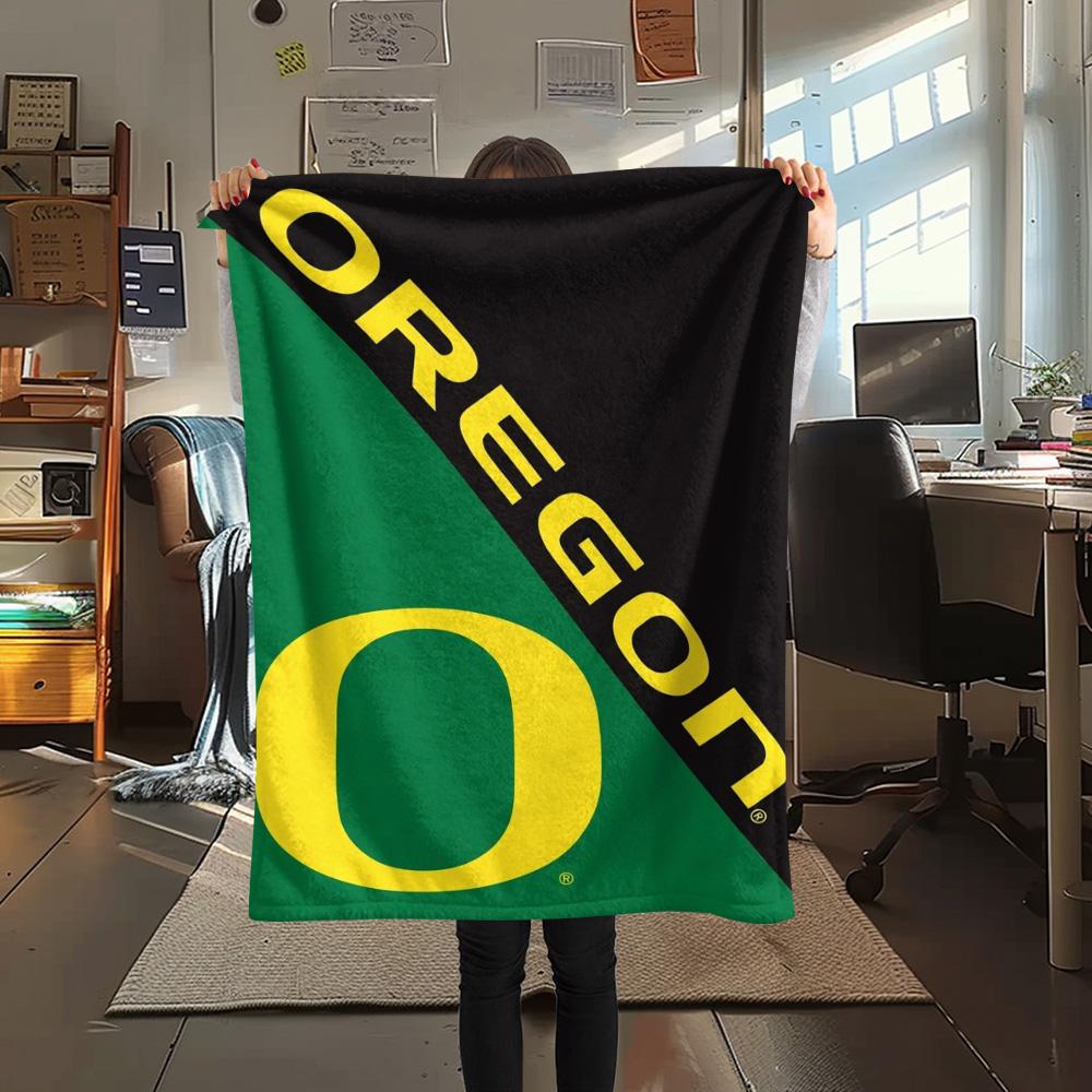 Oregon Ducks Print Flannel Blanket High Quality Warm Comfortable Cover for All Seasons Perfect for Gifts Home Decor