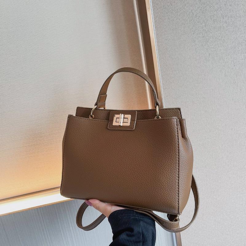 

New shoulder messenger bag trendy portable texture personalized casual women s small square bag коричневый