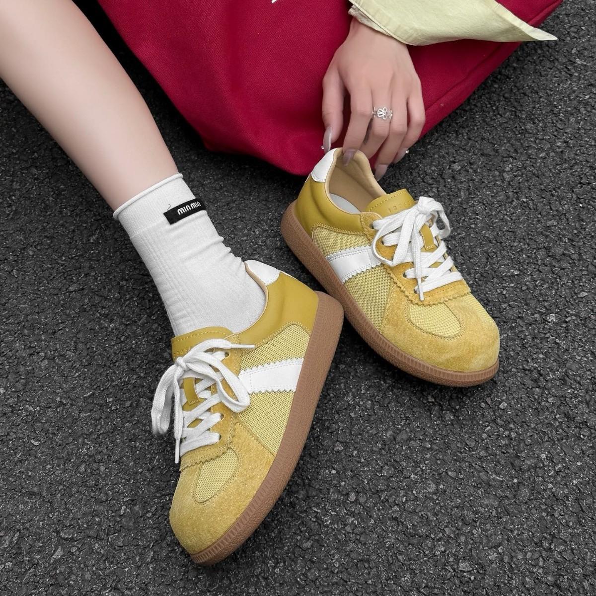 

Women s new retro mesh lightweight flat-bottomed versatile casual sneakers 40 білий