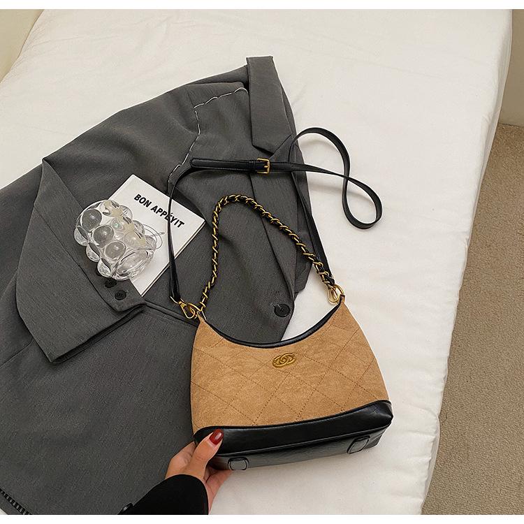 

High-End Women s Crossbody Dumpling Bag - Versatile Niche Design with Chain Strap