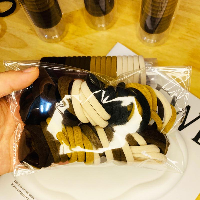 

Бесшовная резинка для волос – высокоэластичные, не повреждающие, прочные резинки, черные и цветные аксессуары для головы.