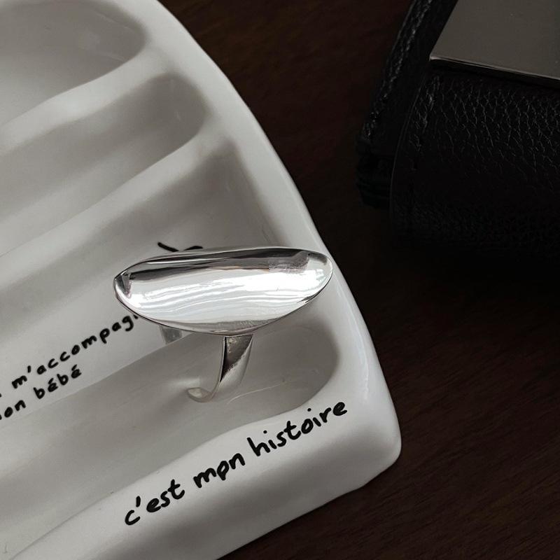 Minimalist Large Oval Ring for Women – Elegant, Cold Style, High-End, Versatile Open Index Finger Fashion Accessory.