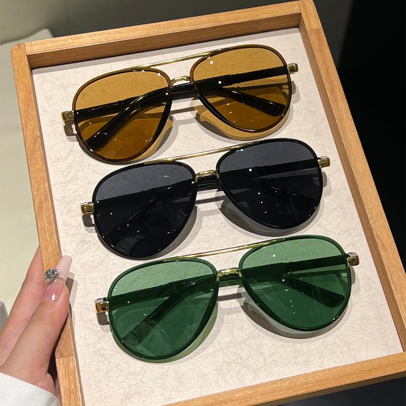 Vintage Pilot Sunglasses Men Fashion Classic Outdoor Casual Shades Women New Trendy Luxury Brand Design Decor Sun Glasses