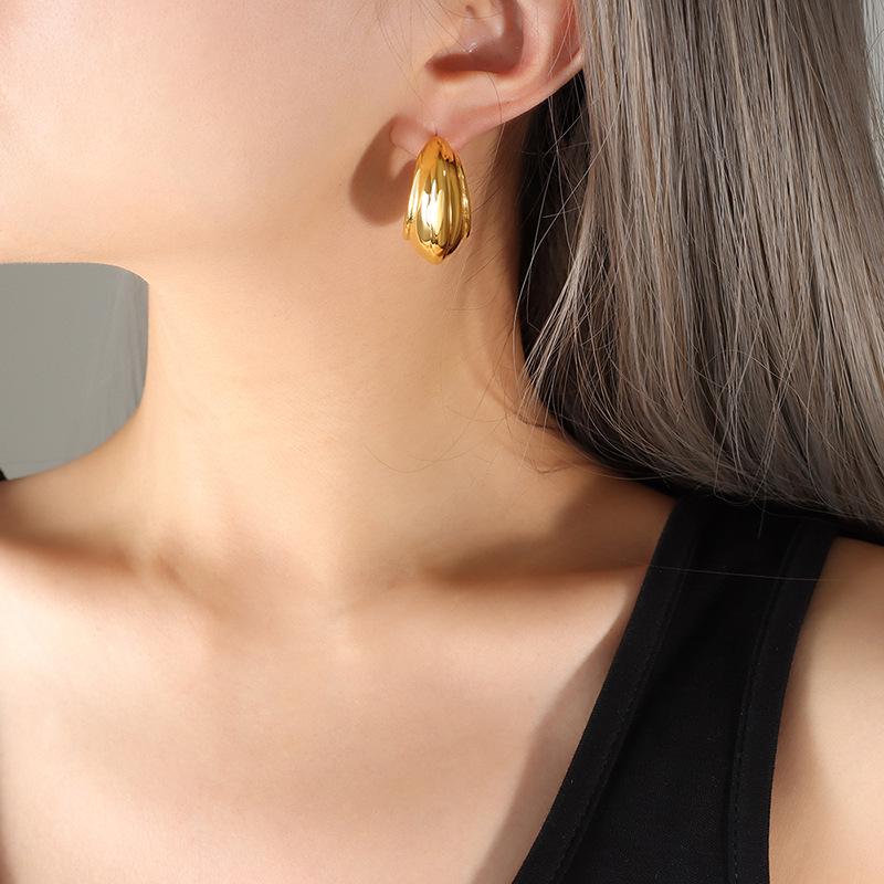 Minimalist C-Shaped Textured Earrings: Titanium Steel Plated 18K Gold - European & American Style for Autumn/Winter (F229)