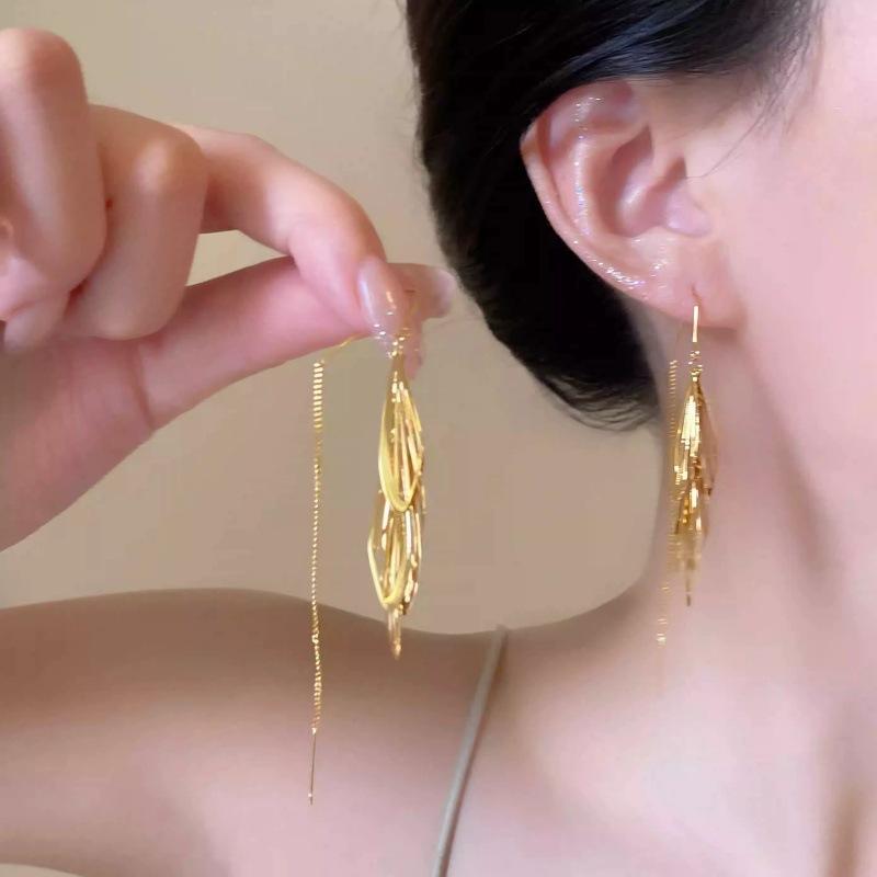 New temperament hollow fringed earrings, high-end design showing face, thin long earrings, earrings