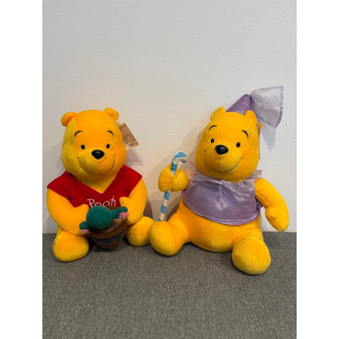 2 Winnie the Pooh (stuffed toys)