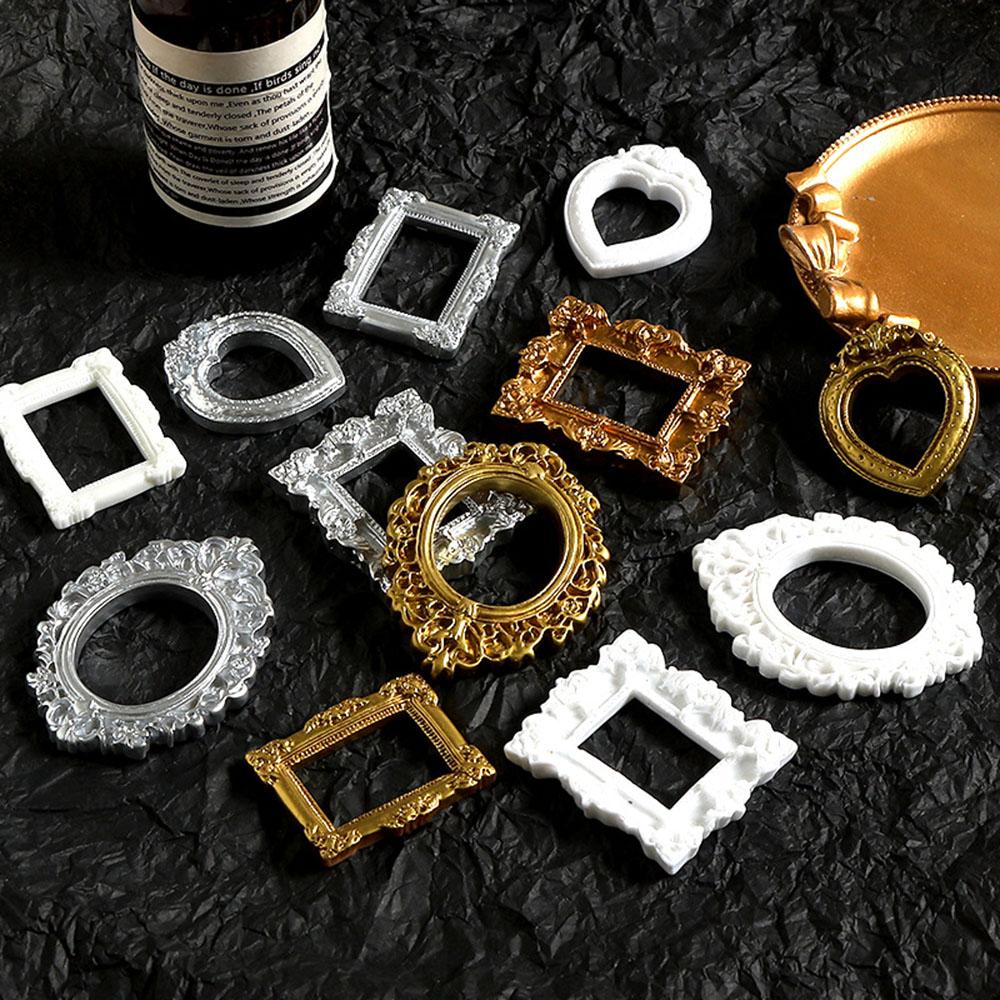 12 Stück Retro Goldene Miniatur-Fotorahmen Barock Harz Mini-Fotorahmen Zubehör Mini-Haus Europäischer Vintage Rahmen Dekoration