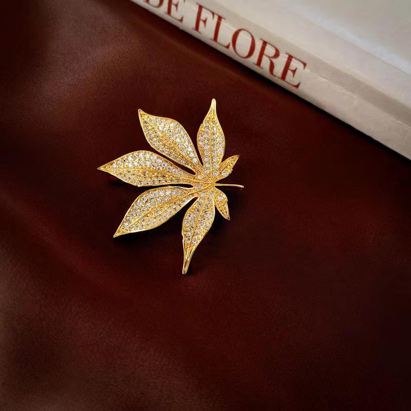 Maple Leaf Diamond Brooch: Elegant, Light Luxury, Fashionable Women's Accessory