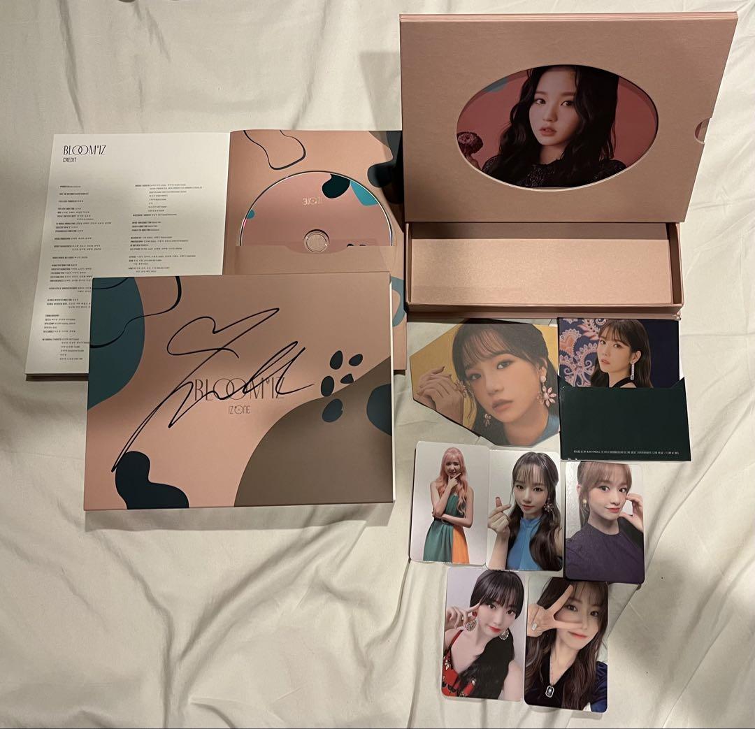 

[USED] IZ*ONE BLOOM*IZ Cho Yuri autographed