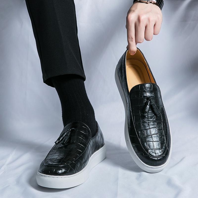 Classics Men Loafers Slip On White Wedding Men Shoes Casual Man Dress Men Fashion Moccasins Business Luxury Leather Shoes Men